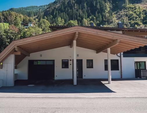 Neubau Carport in Satteldachausführung © Jakob Kirnbauer